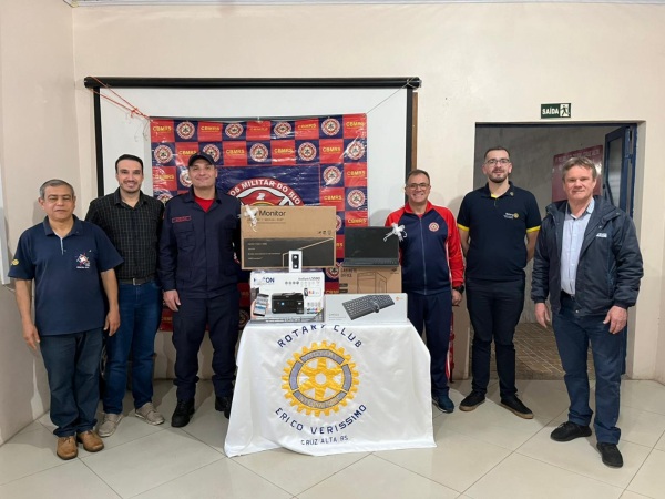 Rotary Club Erico Veríssimo Doa Equipamentos aos Bombeiros de Cruz Alta