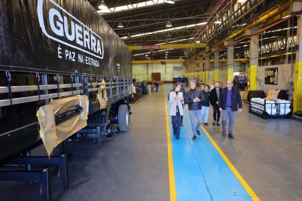 Prefeita Paula visita instalações da empresa Rodofort Guerra em Caxias do Sul