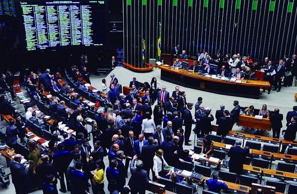 Câmara pode votar MP que facilita empréstimos a empresas na pandemia.