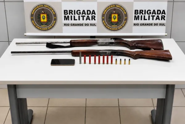 Brigada Militar prende dois homens por porte ilegal de armas em Cruz Alta