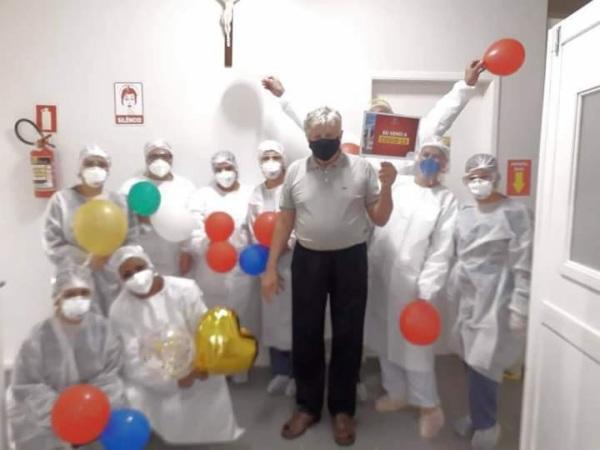 Mais um paciente recuperado da Covid-19 recebe alta hospitalar em Cruz Alta