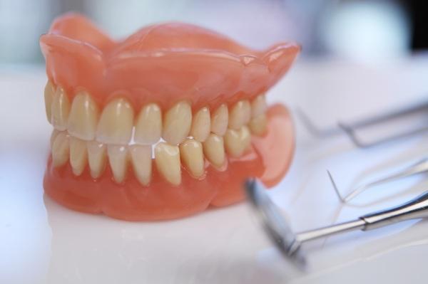 Saúde receberá recurso mensal para realização de próteses dentárias