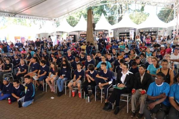 Último dia de Feira do Livro; confira a programação