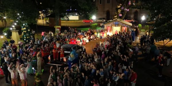 UM ENCANTO DE NATAL> Hoje tem o espetáculo teatral de Natal La Sacra Alegria
