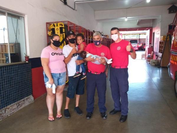 Família do bebê que foi salvo fazem agradecimento aos Bombeiros de Cruz Alta