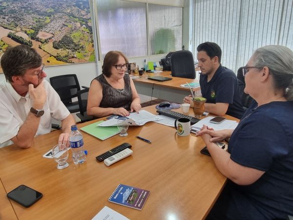 Prefeito de Panambi conhece programa de bolsas Jovens Brilhantes da Unicruz