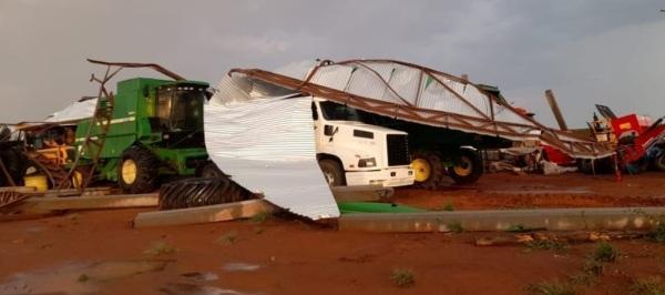 Temporal no final da tarde trouxe estragos em 10 residências na região do Ivaí