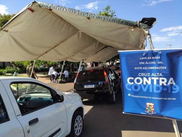 Drive Thru de vacinação contra a Covid-19 está sendo realizado neste sábado