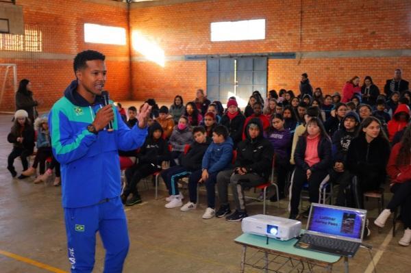 Projeto Correndo para o Futuro inicia atividades na escola Alberto Pasqualini