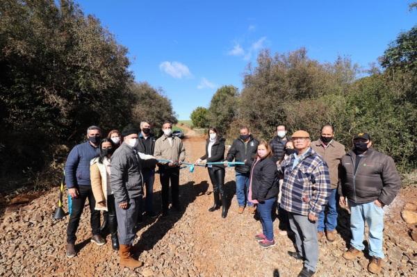 Prefeitura entrega mais uma obra no interior do município