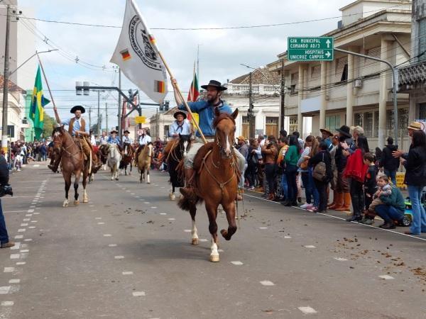 Cruz Alta celebrou o 20 de Setembro com um grande desfile farroupilha