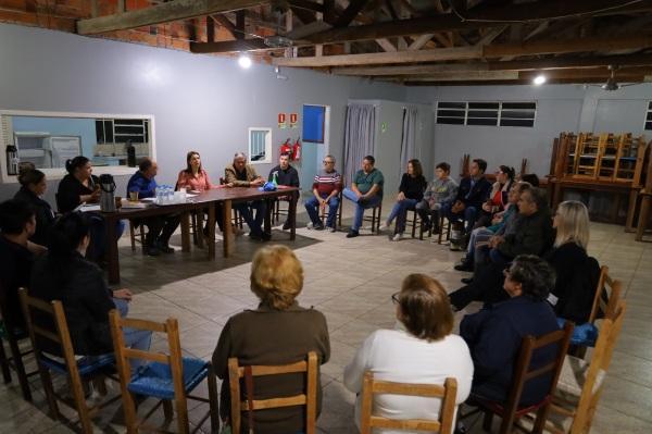 Prefeita Paula realiza reunião com moradores do Bairro Prefeito Vila Nova 