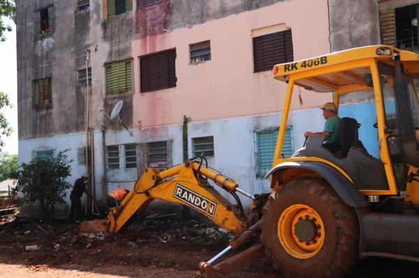 Sec. Obras realiza limpeza nas canalizações de esgoto do Núcleo Habitacional 