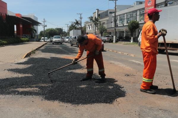 Prefeitura realiza Operação Tapa Buracos em ruas e avenidas de Cruz Alta