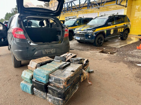PASSO FUNDO>PRF prende traficante transportando mais de 250 quilos de maconha 