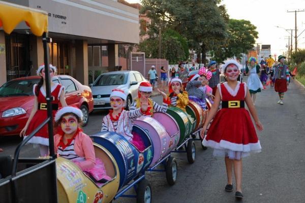 UM ENCANTO DE NATAL: Desfile de Natal  é atração nesta quarta na pinheiro