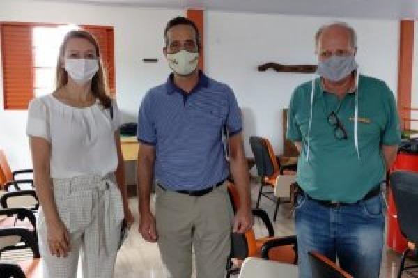 Administração Municipal presente na inauguração do laboratório Mondial Lab