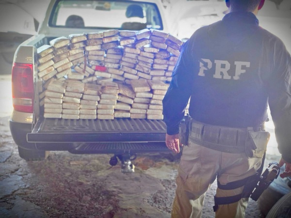 CRUZ ALTA> PRF prende 4 traficantes com mais de 200 quilos de cocaína e crack 
