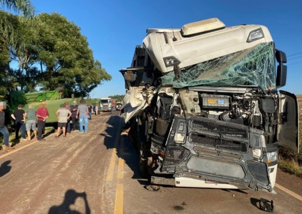 ERS-514> Caminhão colide em Colheitadeira entre Ijuí e Ajuricaba