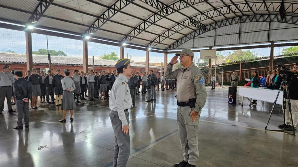 Escola Frederico Baiocchi realiza cerimônia de troca de líderes de turma