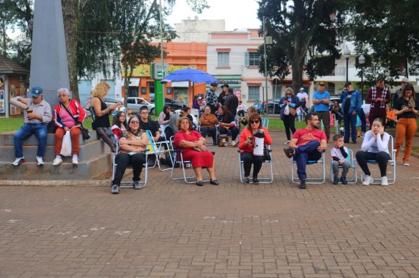 44ªCOXILHA> Mateada da Coxilha animou o Público na Praça Érico Veríssimo