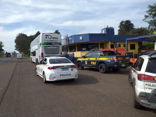 PRF e BM acompanham ônibus na BR-158, após suspeita de assalto