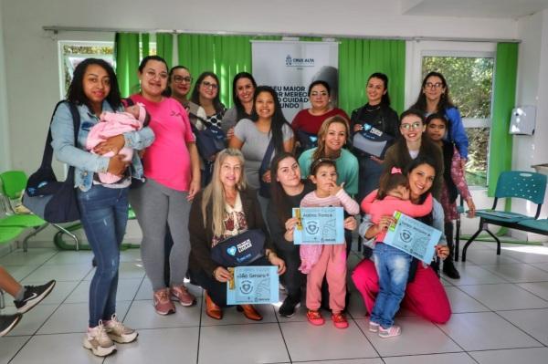 Os oito primeiros kits do Programa Meu Bebê em primeiro lugar foram entregues