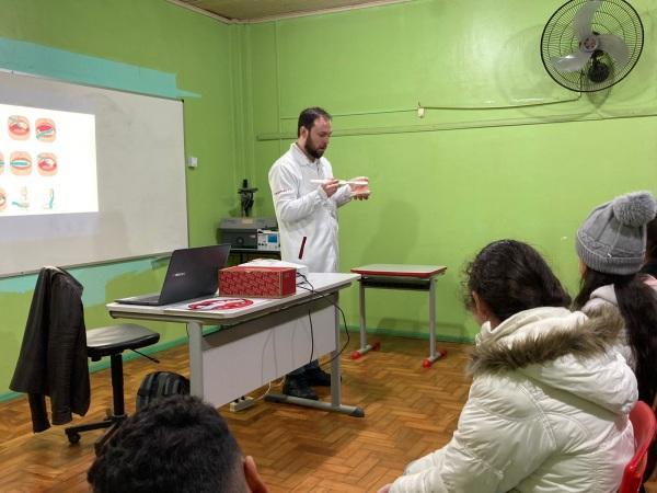 Secretaria Municipal de Saúde continua desenvolvendo o Saúde na Escola
