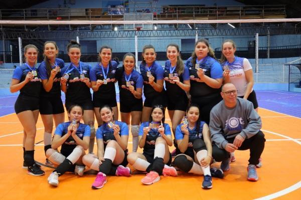 Sacada Certa e VDS são as equipes campeãs do Torneio Municipal de Vôlei