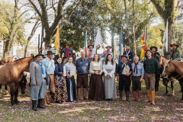 Cavaleiros do Botucaraí de Candelária participaram do desfile em Cruz Alta