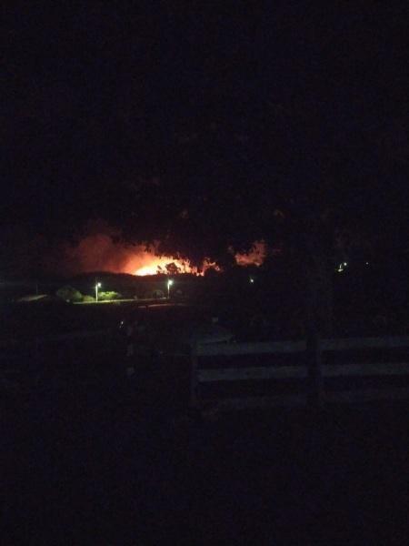 Incêndio de grande porte atinge lavoura na Vila Rancho em Cruz Alta