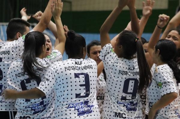 Estreia do Futsal Feminino Municipal marcada com ginásio lotado e goleadas