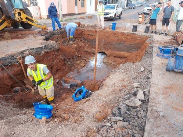 Rompimento de rede afeta abastecimento de água em Cruz Alta nesta terça
