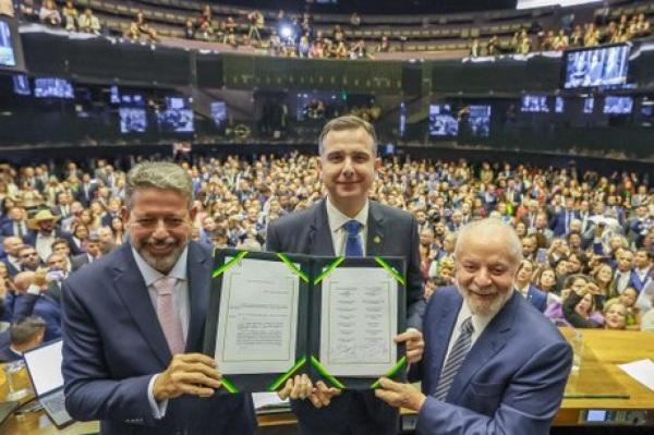Congresso promulga reforma tributária após mais de três décadas de discussão