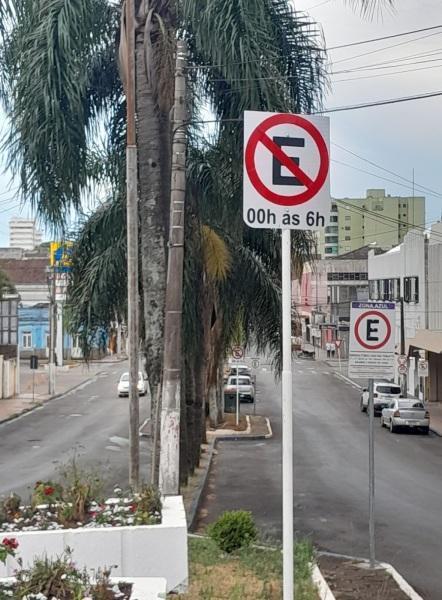 Proibição de estacionamento na General Câmara na madrugada em Cruz Alta