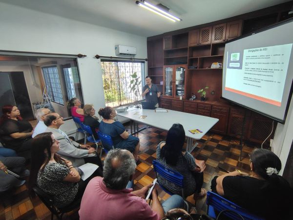Secretaria de Desenvolvimento Econômico orienta novos MEIs
