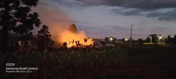 Fogo em vegetação é registrado em Cruz Alta na noite do domingo