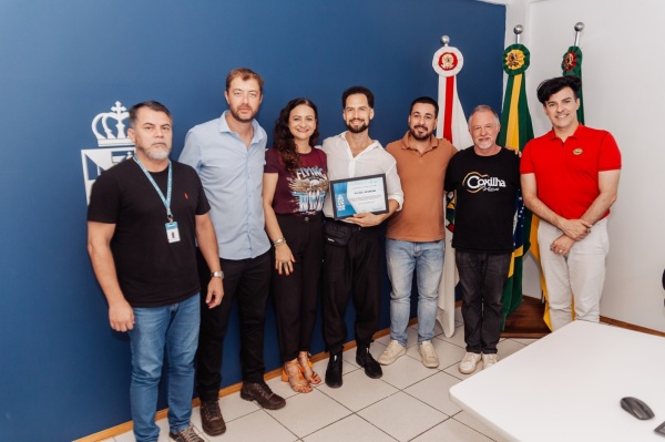 Cruz-altense Rafael Avancini recebe certificado de Mérito Cultural