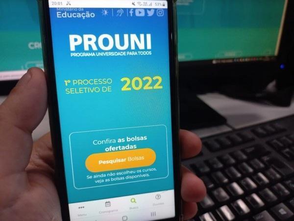 Prouni abre inscrições nesta terça; notas do Enem 2020 e 2021 serão aceitas