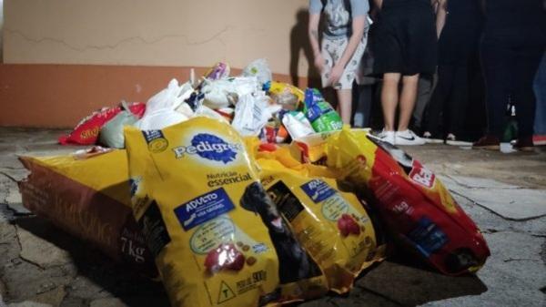 Trote solidário: Curso de Medicina Veterinária arrecado mais de 200kg de ração