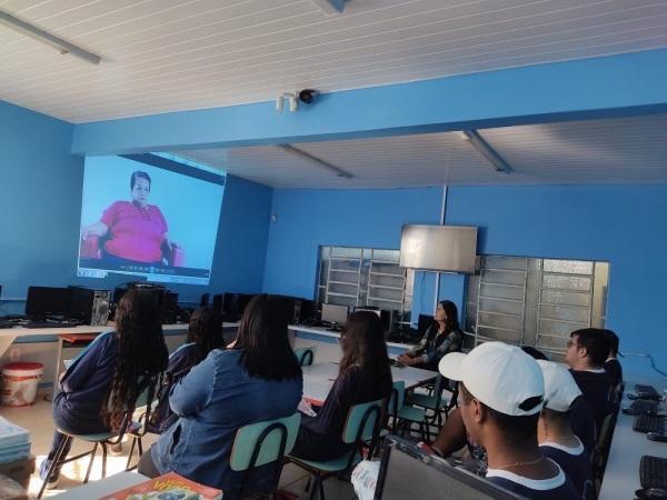 CRMM visita escolas para divulgação do 4º Concurso de Redação