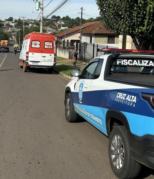 Homem sofre queda em calçada irregular e é socorrido pelo Samu em Cruz Alta