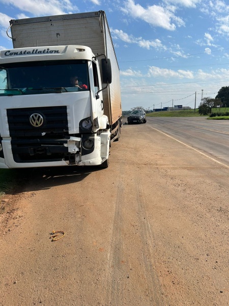 ERS 342_Colisão entre Fiat Toro e Caminhão Baú Deixa Condutor Ferido 