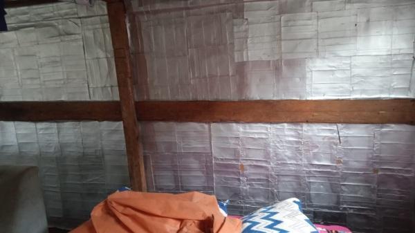 Duas casas recebem aplicação de placas térmicas no Bairro Acelino Flores