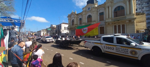 Festejos Farroupilhas de Cruz Alta Reúnem Grande Público no Centro da Cidade