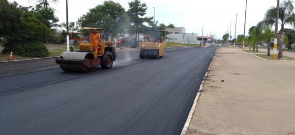 Conferindo o asfaltamento da Avenida Plácido de Castro