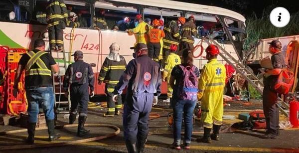 Acidente envolvendo ônibus com destino ao RS deixa sete mortos em SP