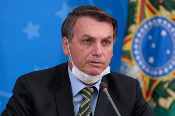 Bolsonaro vai revogar trecho de MP que permitia suspender salário