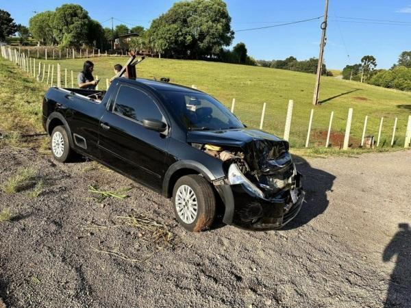 Três veículos batem após desviar de trator na VRS-824 em Ibirubá