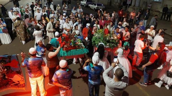 Procissão em homenagem a São Jorge e Ogum acontece neste domingo
